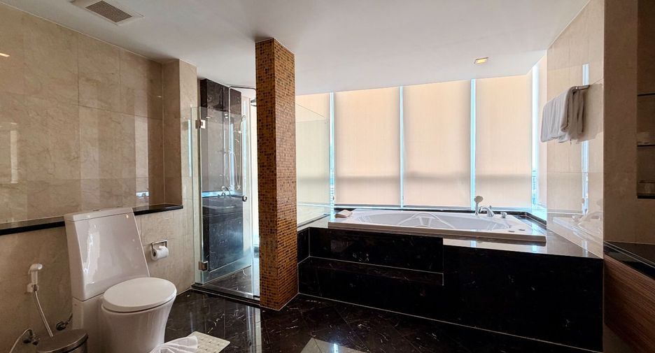 For rent 4 bedrooms serviced apartment in Pathum Wan, Bangkok