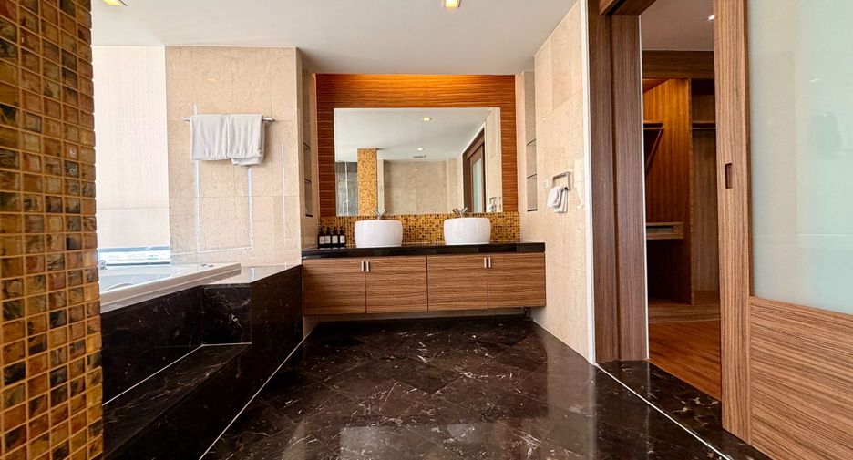 For rent 4 bedrooms serviced apartment in Pathum Wan, Bangkok