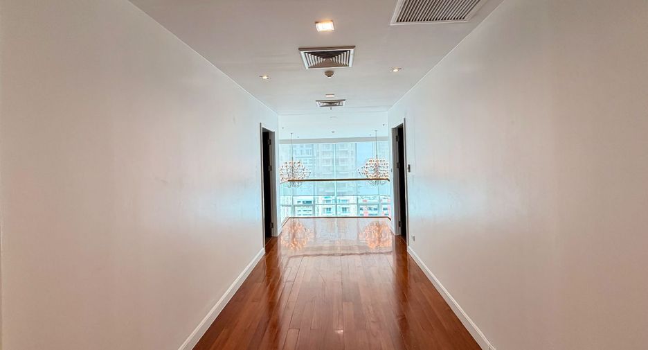 For rent 4 bedrooms serviced apartment in Pathum Wan, Bangkok