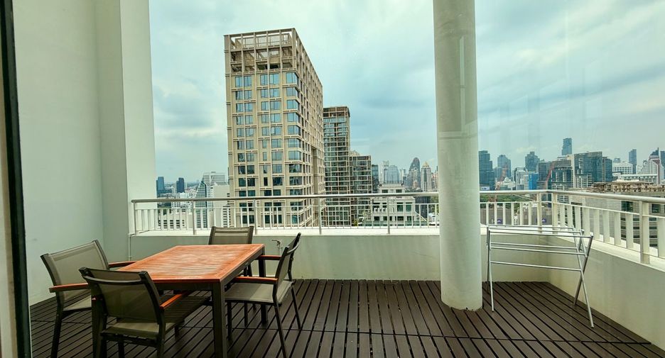 For rent 4 bedrooms serviced apartment in Pathum Wan, Bangkok