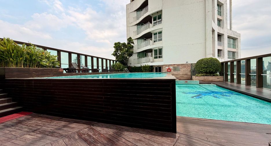 For rent 4 bedrooms serviced apartment in Pathum Wan, Bangkok