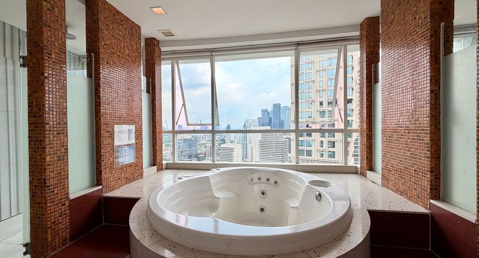 For rent 4 bedrooms serviced apartment in Pathum Wan, Bangkok