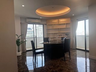 Condo en alquiler de 4 habitaciones en Watthana, Bangkok