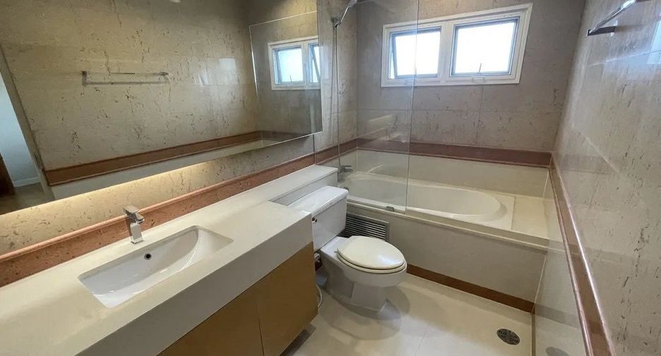 For rent 4 ベッドルーム condo in Watthana, Bangkok