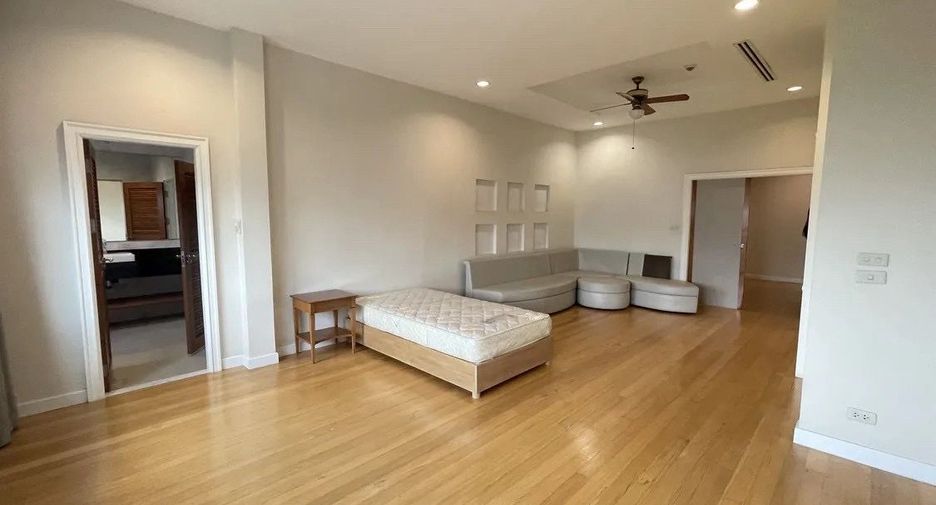For rent 4 ベッドルーム condo in Watthana, Bangkok