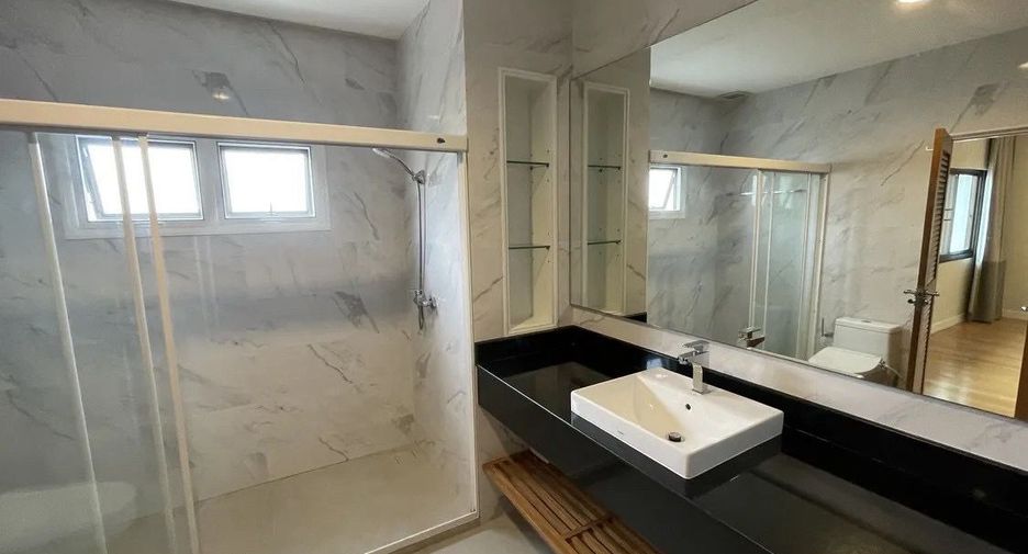 For rent 4 ベッドルーム condo in Watthana, Bangkok