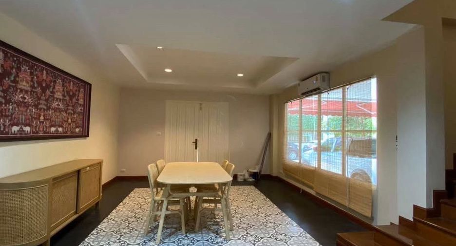 For rent 4 bedrooms townhouse in Watthana, Bangkok