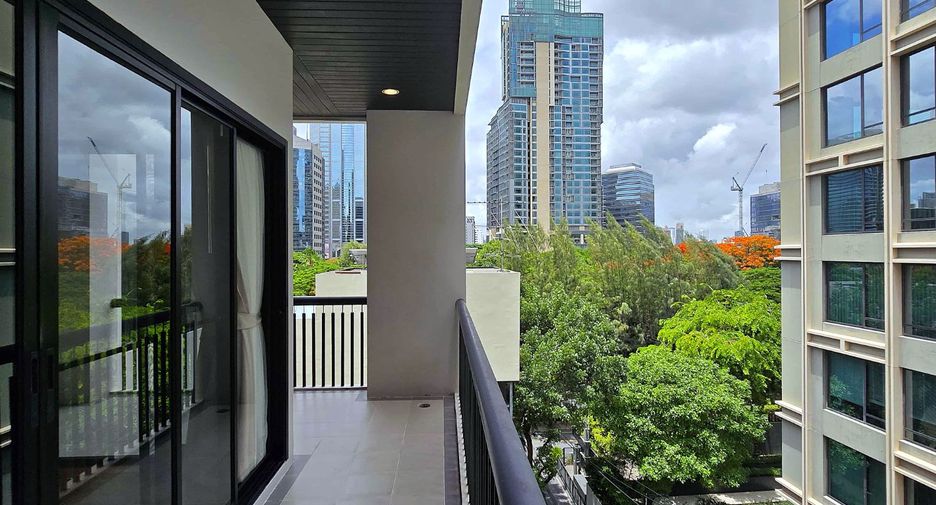 For rent 3 bedrooms condo in Pathum Wan, Bangkok