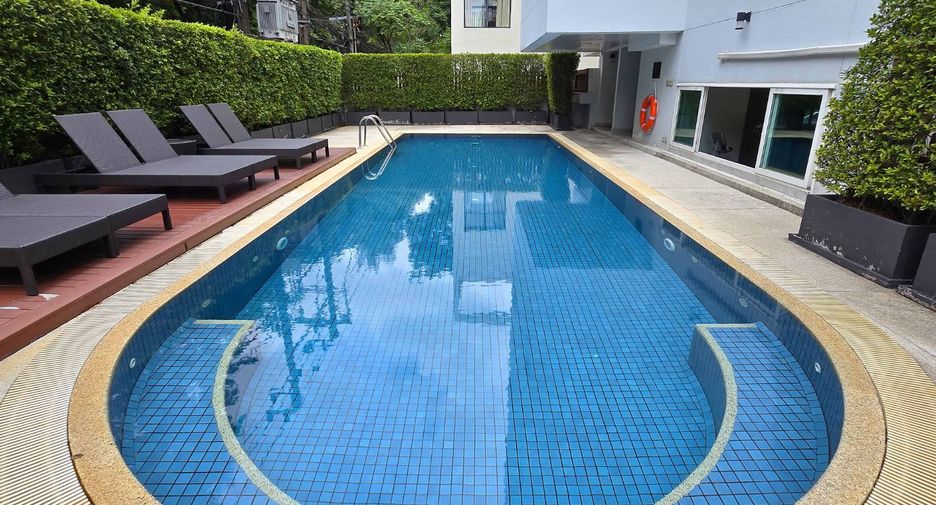 For rent 3 bedrooms condo in Pathum Wan, Bangkok