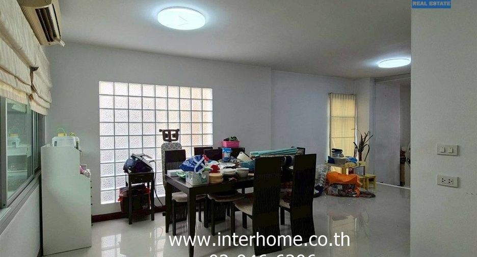 À vendre 3 chambres maison de ville à Bang Khen, Bangkok