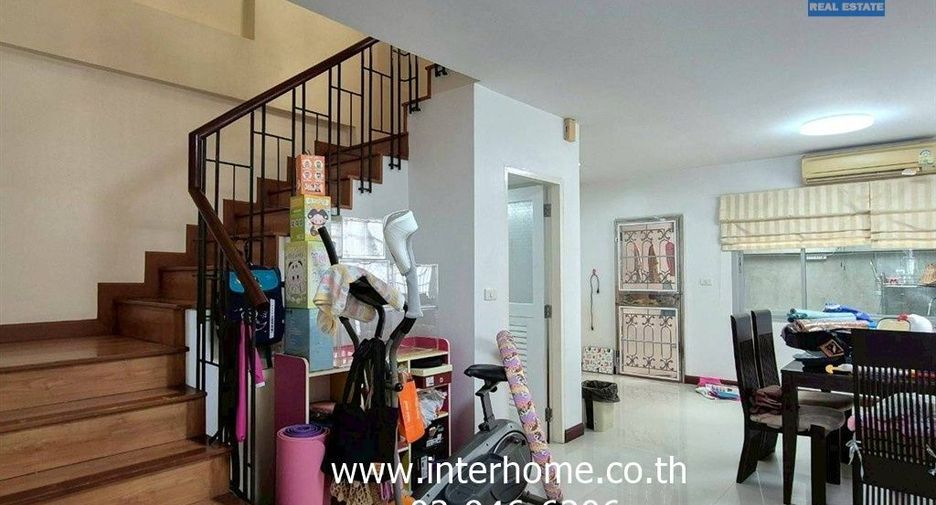 À vendre 3 chambres maison de ville à Bang Khen, Bangkok