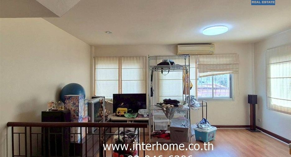 À vendre 3 chambres maison de ville à Bang Khen, Bangkok