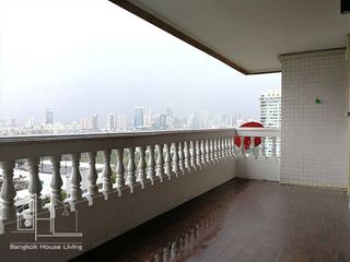 Apartment zur Miete mit 4 Zimmer in Khlong Toei, Bangkok