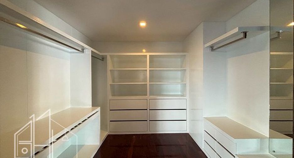 Apartment zur Miete mit 4 Zimmer in Khlong Toei, Bangkok