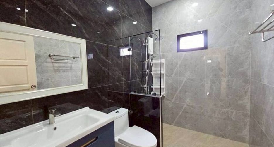 Villa en alquiler de 4 habitaciones en East Pattaya, Pattaya