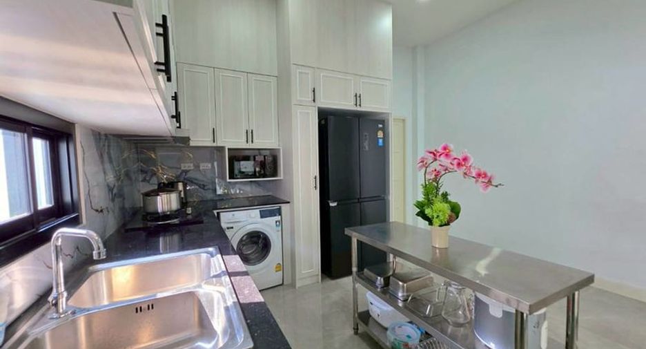 Villa en alquiler de 4 habitaciones en East Pattaya, Pattaya