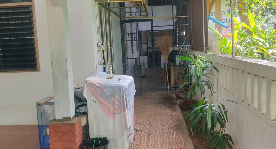 Casa adosada en venta de 2 habitaciones en Saraphi, Chiang Mai