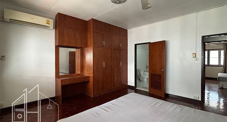 For rent 2 ベッドルーム condo in Watthana, Bangkok