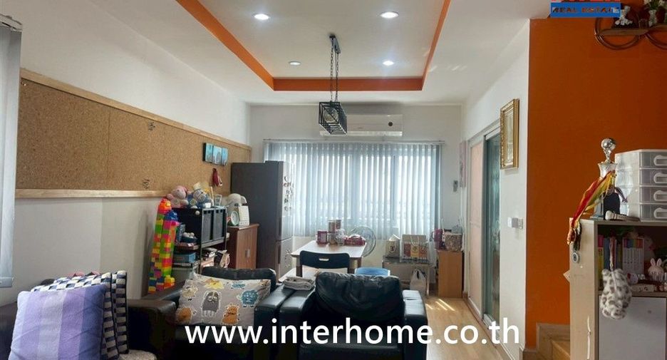 For sale 3 bedrooms townhouse in Bang Kapi, Bangkok