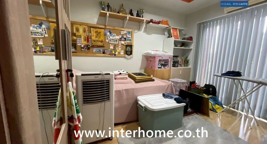 For sale 3 bedrooms townhouse in Bang Kapi, Bangkok