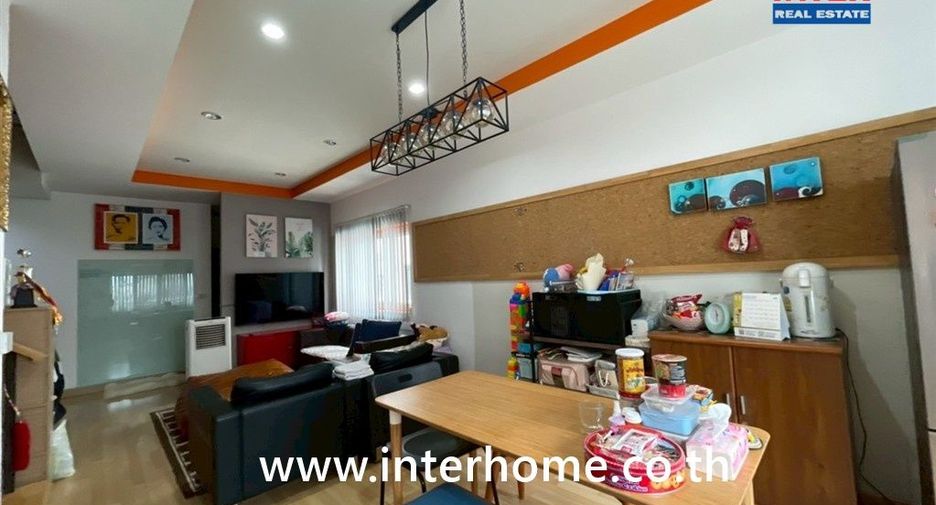For sale 3 bedrooms townhouse in Bang Kapi, Bangkok