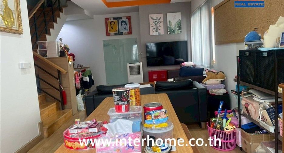 For sale 3 bedrooms townhouse in Bang Kapi, Bangkok