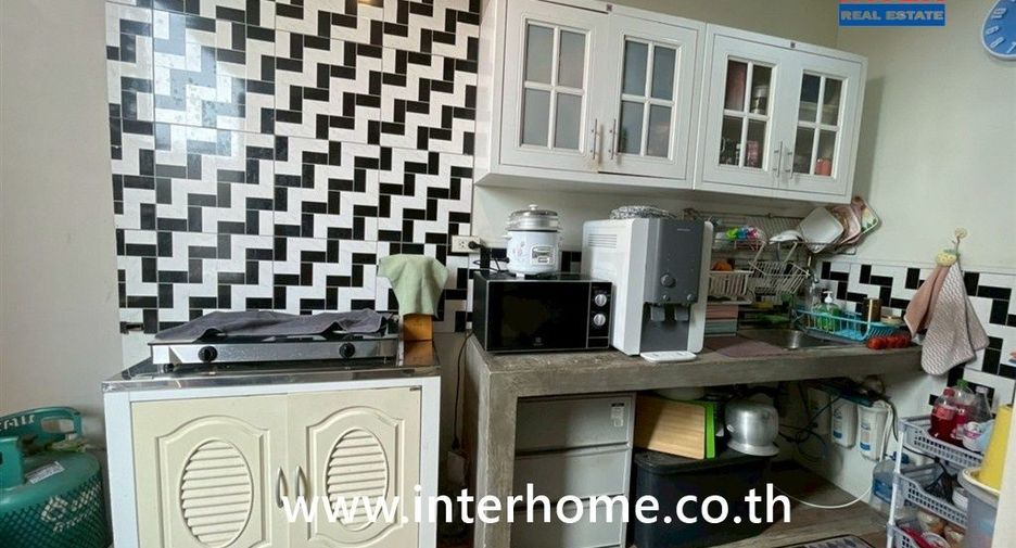 For sale 3 bedrooms townhouse in Bang Kapi, Bangkok