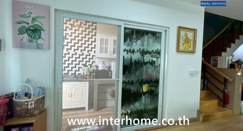 For sale 3 bedrooms townhouse in Bang Kapi, Bangkok