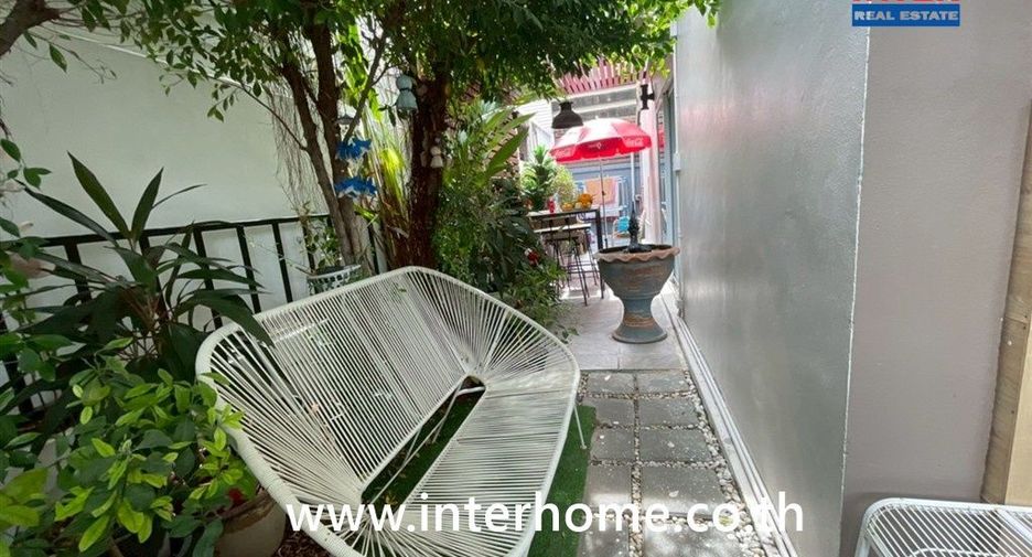 For sale 3 bedrooms townhouse in Bang Kapi, Bangkok