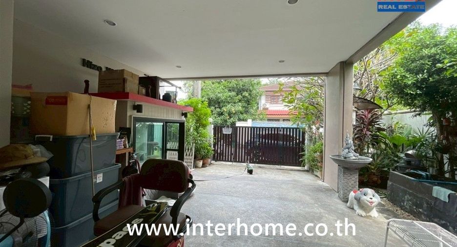 For sale 3 bedrooms townhouse in Bang Kapi, Bangkok