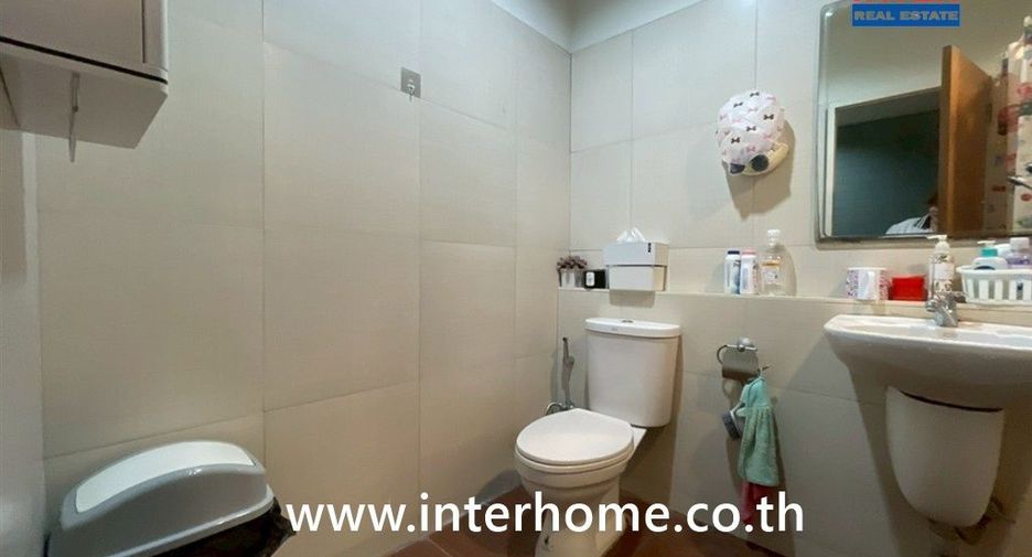 For sale 3 bedrooms townhouse in Bang Kapi, Bangkok