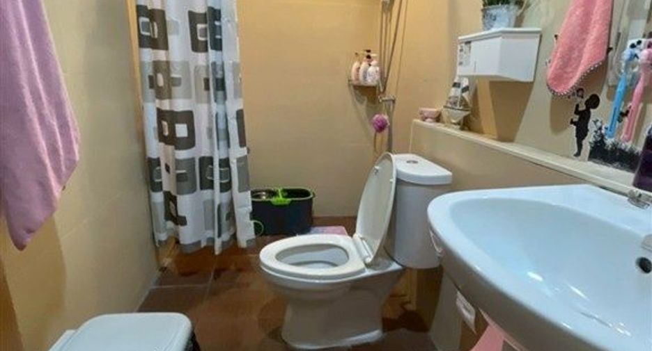 For sale 3 bedrooms townhouse in Bang Kapi, Bangkok