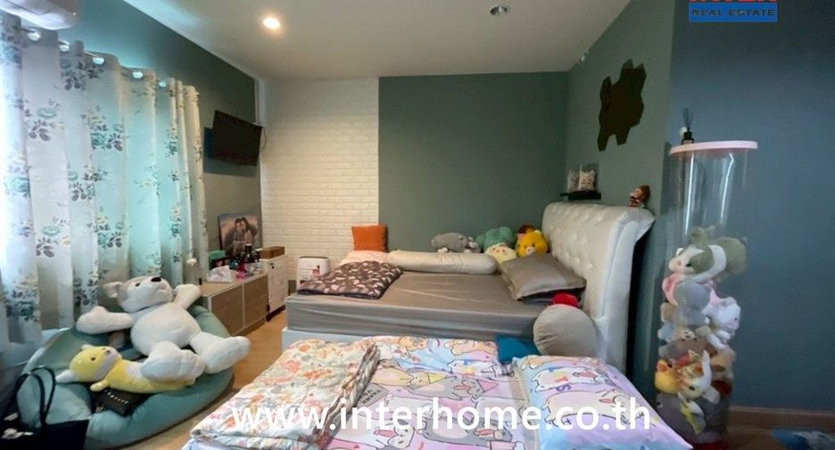 For sale 3 bedrooms townhouse in Bang Kapi, Bangkok