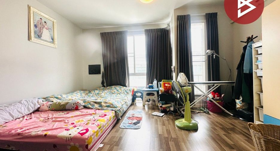For sale 2 bedrooms townhouse in Bang Khae, Bangkok