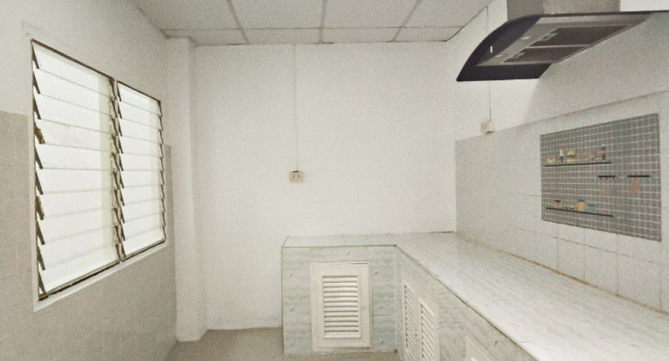 For sale 2 bedrooms townhouse in Bang Khen, Bangkok