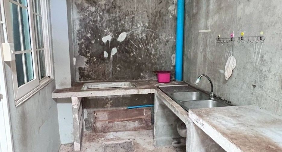出售 4 卧室 联排别墅 在 Ban Pho, Chachoengsao