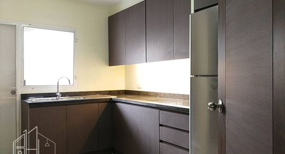 Wohnung zur Miete mit 3 Zimmer in Khlong Toei, Bangkok