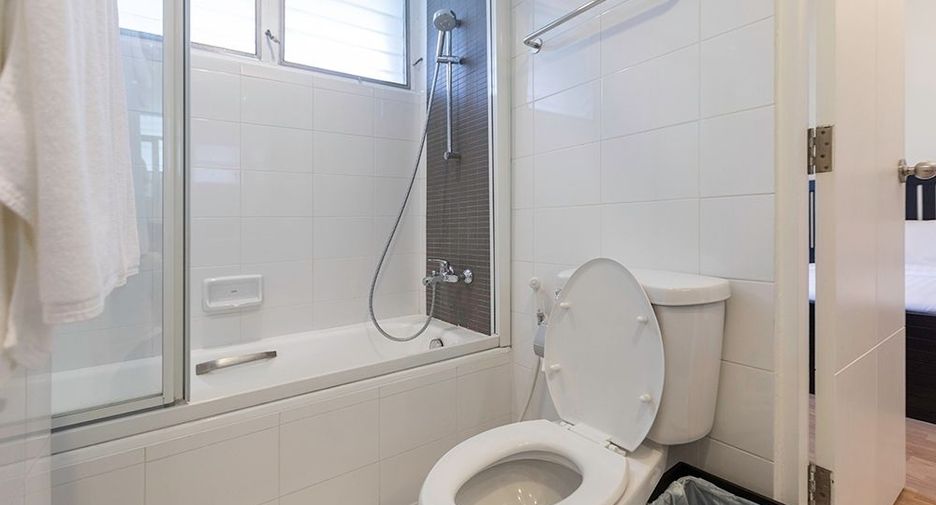 Wohnung zur Miete mit Studio in Khlong Toei, Bangkok