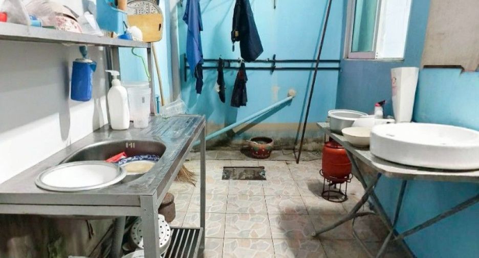 For sale 2 bedrooms townhouse in Mueang Samut Sakhon, Samut Sakhon