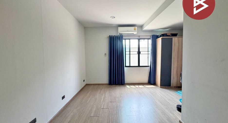 For sale 3 bedrooms townhouse in Bueng Kum, Bangkok