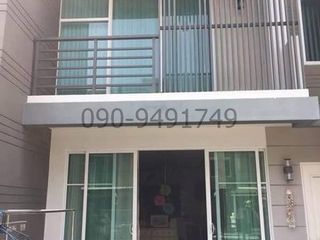 For rent 3 bedrooms townhouse in Bang Kapi, Bangkok