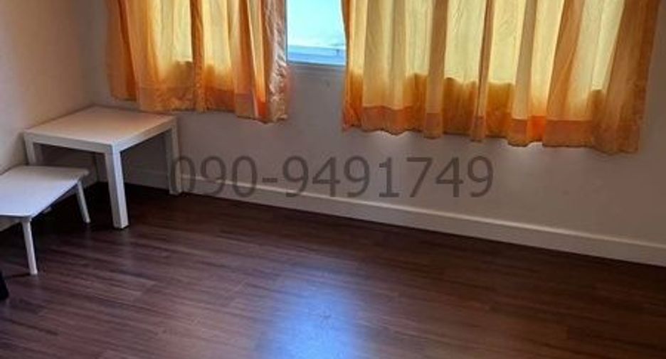 For rent 3 bedrooms townhouse in Bang Kapi, Bangkok