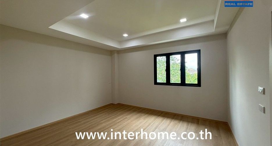 For sale 3 bedrooms townhouse in Bang Na, Bangkok