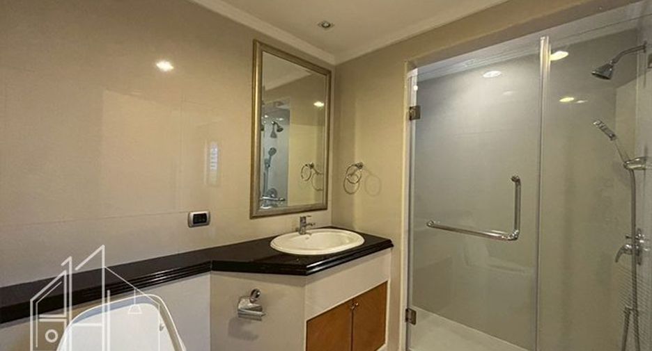À louer 3 chambres appartement à Khlong Toei, Bangkok