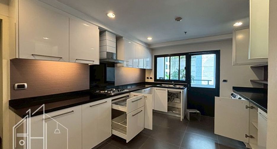 À louer 3 chambres appartement à Khlong Toei, Bangkok
