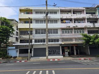 出租 3 卧室 商业空间 在 Wang Thong Lang, 曼谷