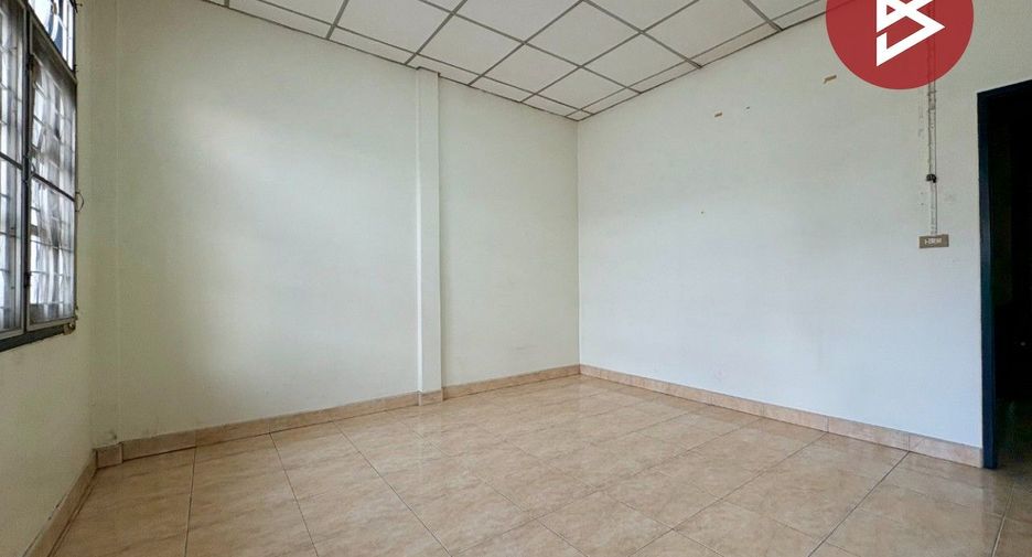 Casa adosada en venta de 3 habitaciones en Mueang Nakhon Sawan, Nakhon Sawan