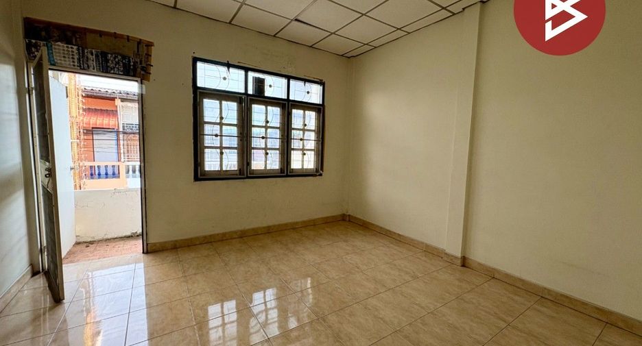 Casa adosada en venta de 3 habitaciones en Mueang Nakhon Sawan, Nakhon Sawan