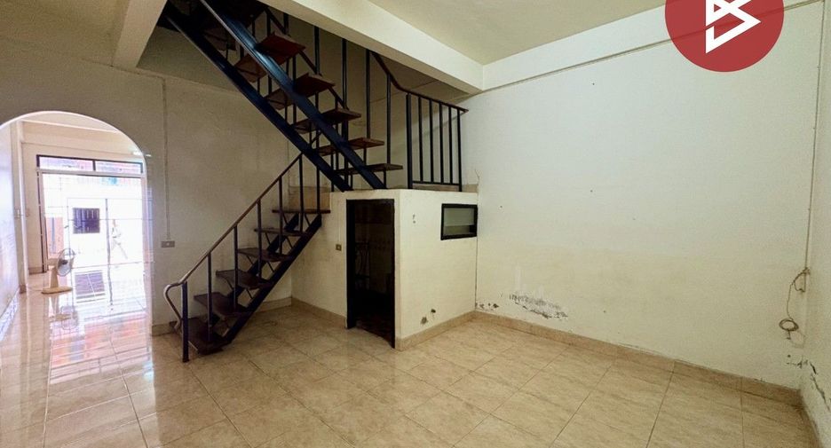 Casa adosada en venta de 3 habitaciones en Mueang Nakhon Sawan, Nakhon Sawan