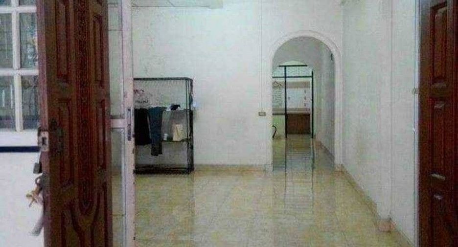 Casa adosada en venta de 3 habitaciones en Mueang Nakhon Sawan, Nakhon Sawan